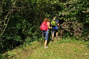 18 Rientriamo sul sentiero che sale nel bosco